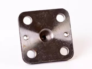 Belarus/MTZ pivot lower (straight axle) claw (1)